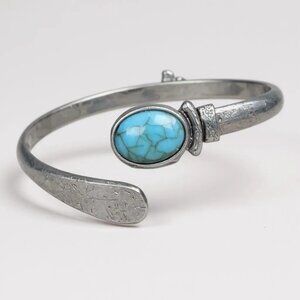 Experience the unique blend of vintage charm and modern elegance with this Recon